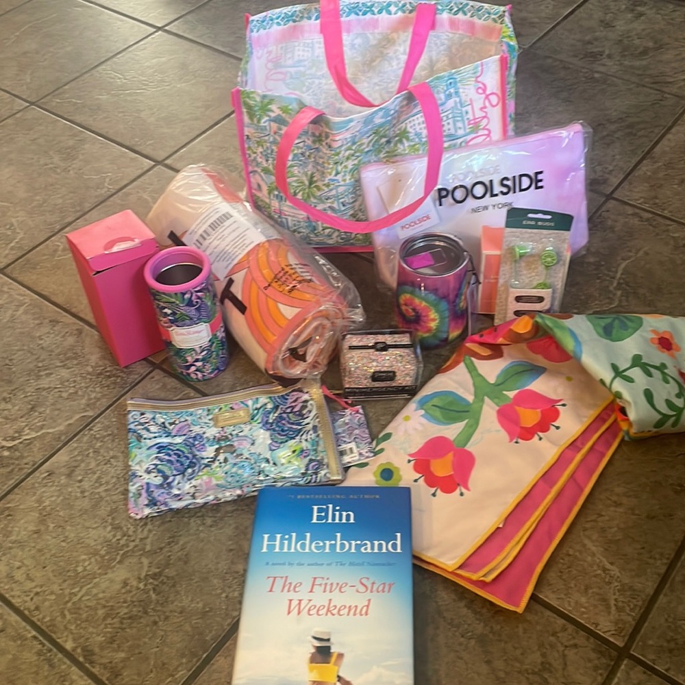 Lilly Pulitzer/ Natural life perfect beach day bag, everything you need!